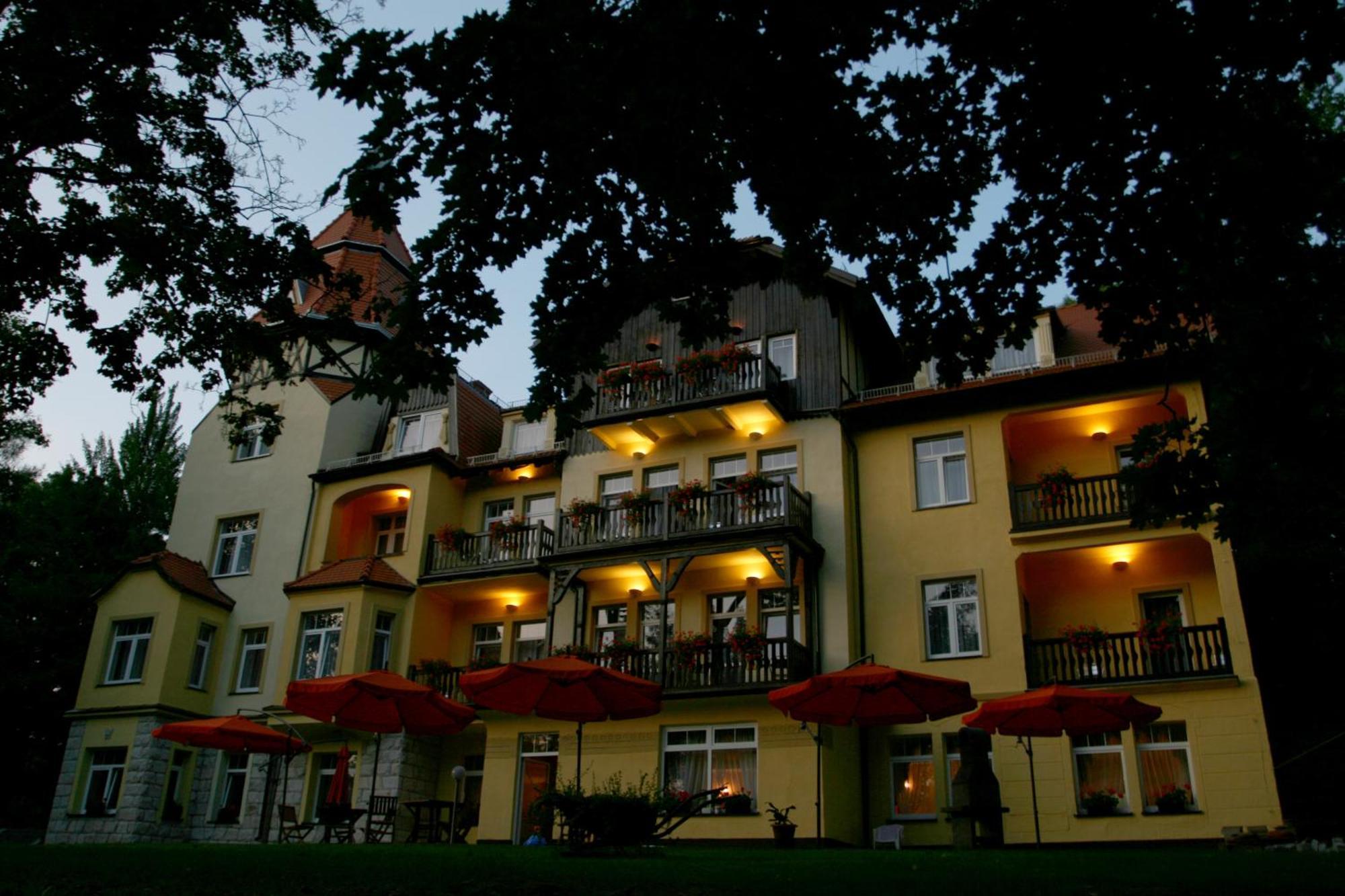 Villa Carmen Kudowa-Zdroj Bagian luar foto