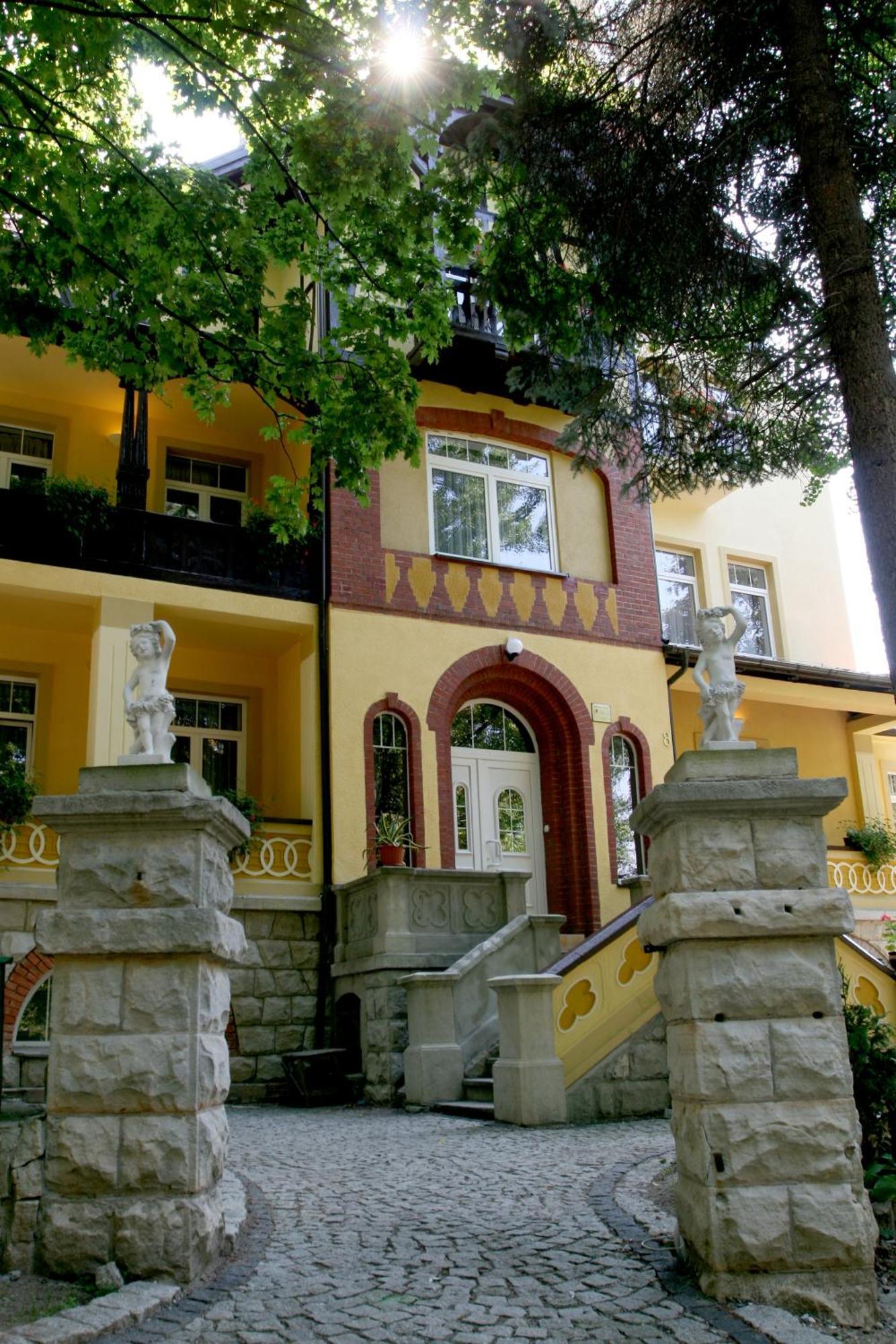 Villa Carmen Kudowa-Zdroj Bagian luar foto
